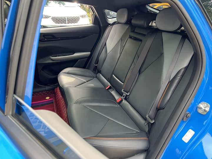 Changan UNI-V 2022 1.5 T Premium — фото 11