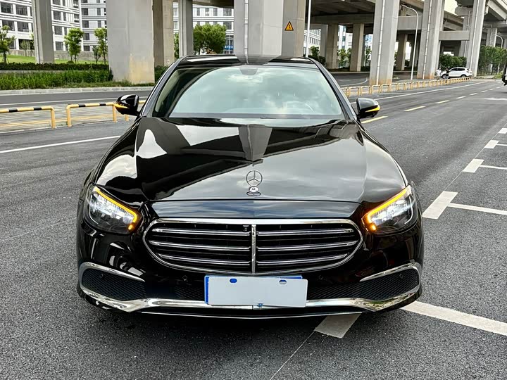 Mercedes-Benz E-Class 2019 E 300 L Luxury — фото 2