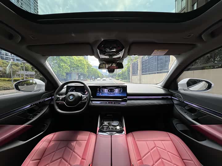 BMW 5-Series 2024 530 Li Leading — фото 18
