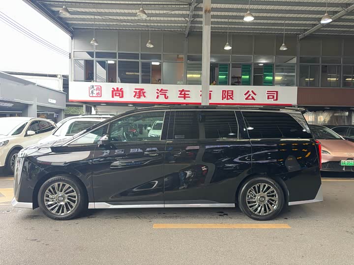 Trumpchi M8 2023 — фото 3