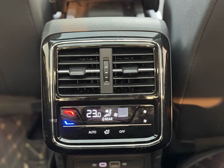 Volkswagen Passat — фото 18