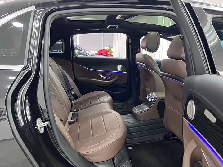 Mercedes-Benz E-Class 2023 E 260 L Sport — фото 11