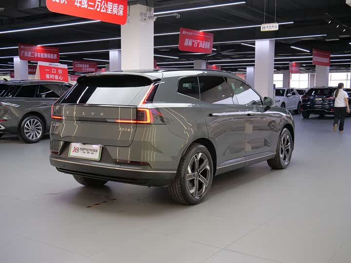 Volvo XC70 Hybrid 2026 2 WD Core — фото 3