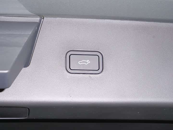 Volvo XC70 Hybrid 2026 2 WD Core — фото 17