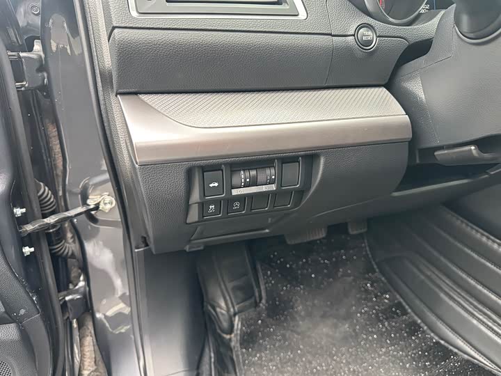 Subaru Legacy — фото 11