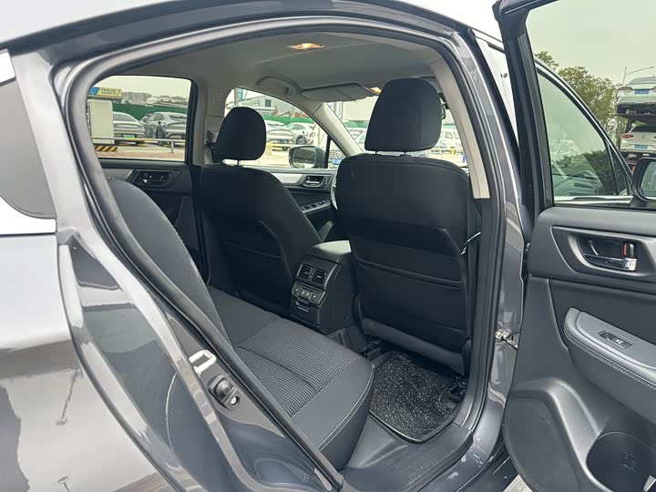 Subaru Legacy — фото 26