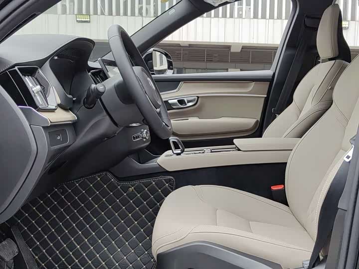 Volvo XC 90 2026 B 5 4 WD 5 — фото 18