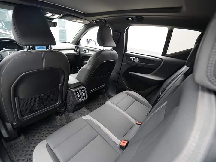 Volvo XC40 2024 B 3 — фото 11