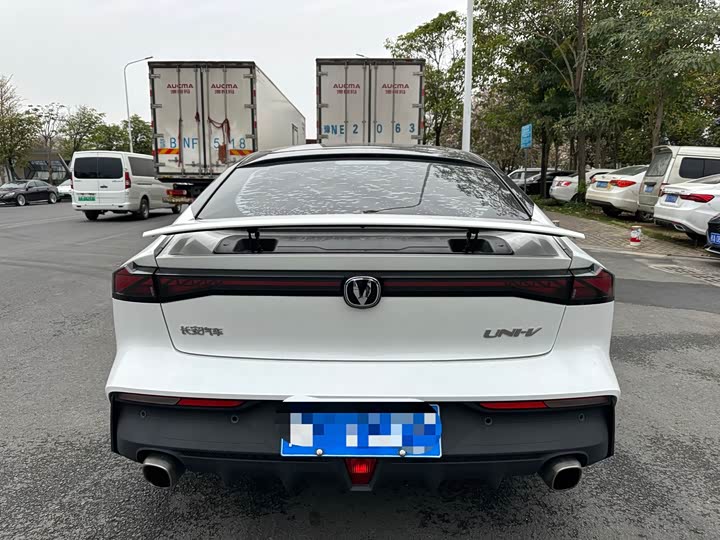 Changan UNI-V 2022 1.5 T Premium — фото 7