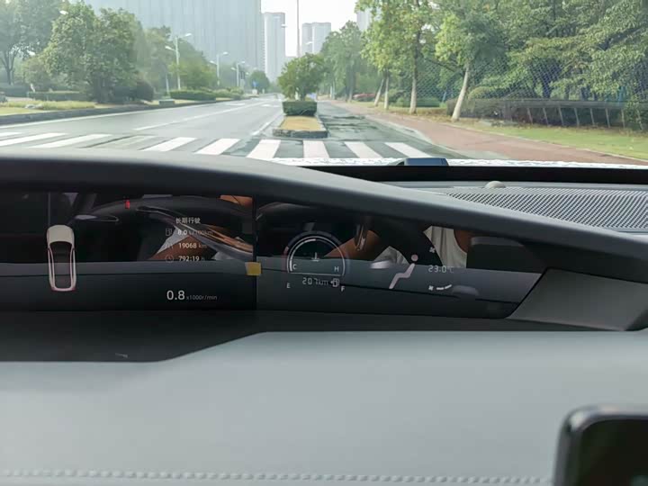 Changan UNI-V 2022 1.5 T Premium — фото 9
