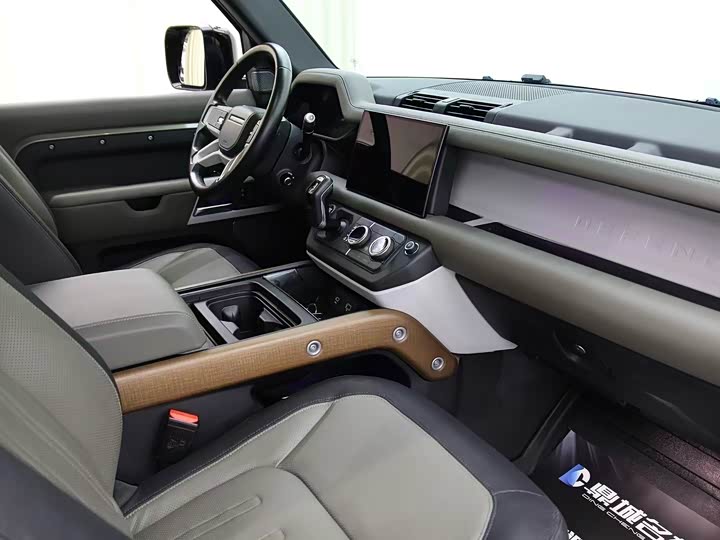 Land Rover Defender — фото 6