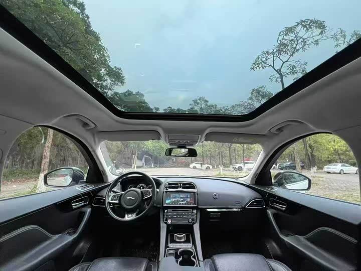 Jaguar F-PACE 2016 2.0 T 2 WDR-Sport — фото 5