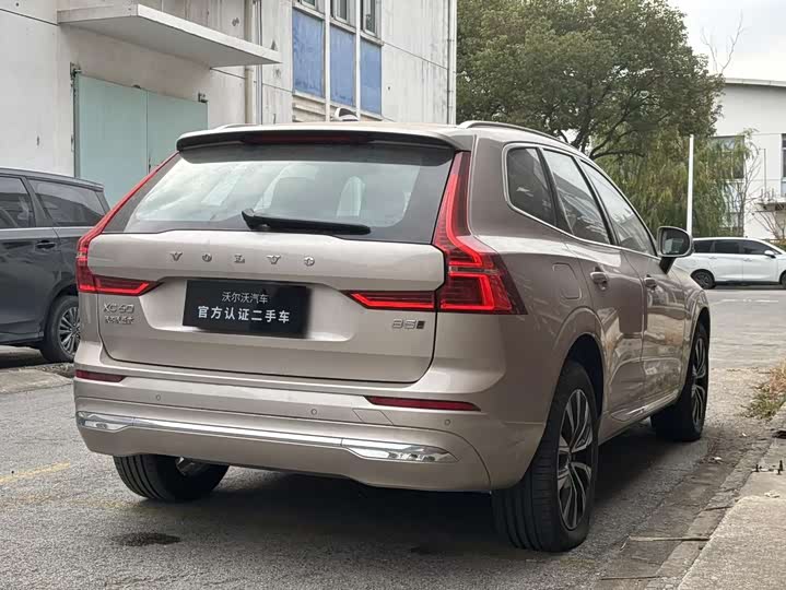 Volvo XC60 2025 B 5 4 WD — фото 9