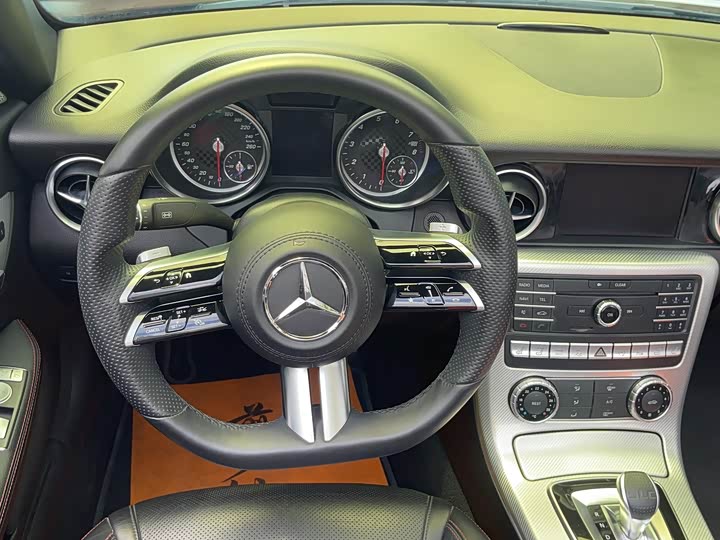 Mercedes-Benz SLC 2018 SLC 300 Sport — фото 14
