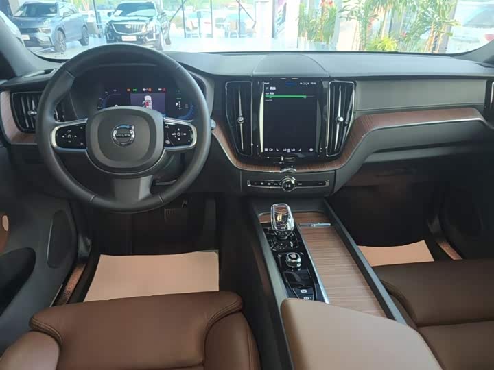 Volvo XC60 Hybrid 2024 T 8 PHEV 4 WD — фото 10