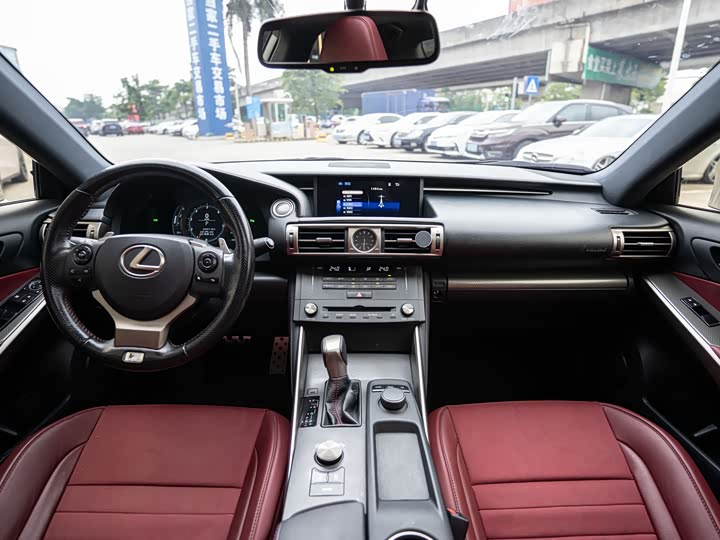 Lexus IS 2015 200t F SPORT — фото 10