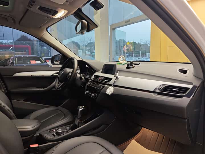 BMW X1 2016 s Drive 18 Li — фото 32