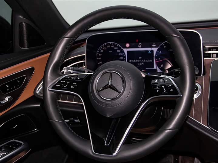 Mercedes-Benz E-Class 2024 E 300 L — фото 14