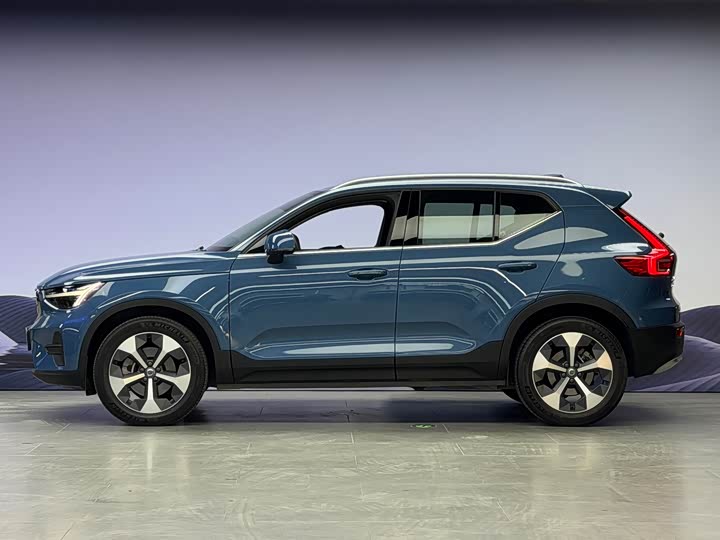 Volvo XC40 2023 B 4 WD — фото 7