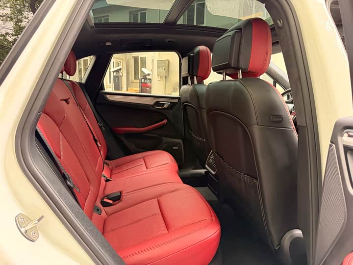 Porsche Macan 2017 Macan Turbo 3.6 T — фото 11