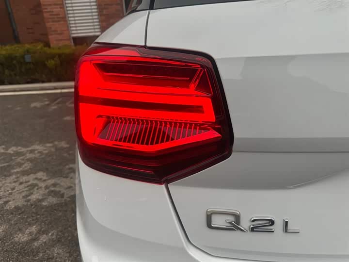 Audi Q2L 2024 35 TFSI — фото 7
