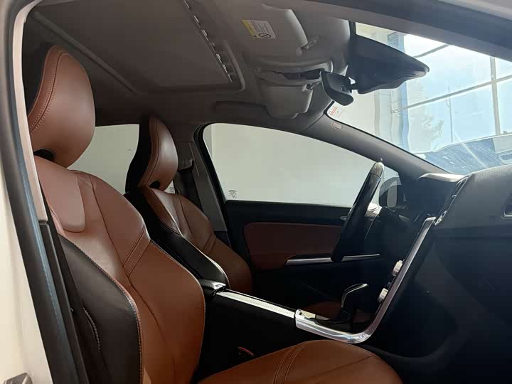 Volvo V60 2015 T 5 — фото 7