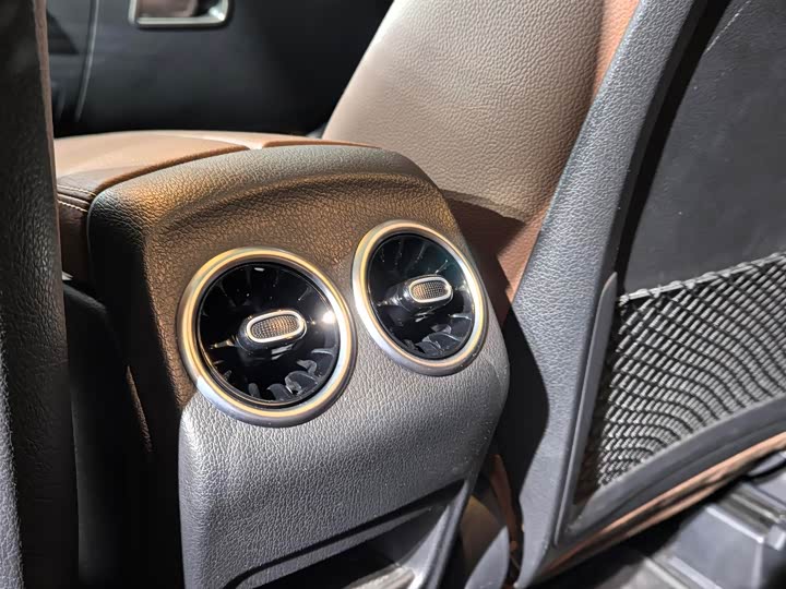 Mercedes-Benz GLB 2024 GLB 200 — фото 10