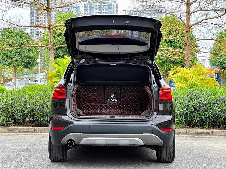 BMW X1 2019 s Drive 18 Li — фото 27
