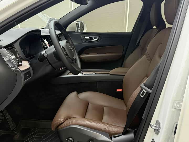 Volvo XC60 Hybrid 2024 T 8 PHEV 4 WD — фото 17