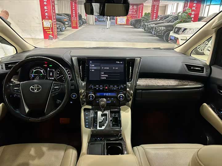 Toyota Vellfire — фото 4