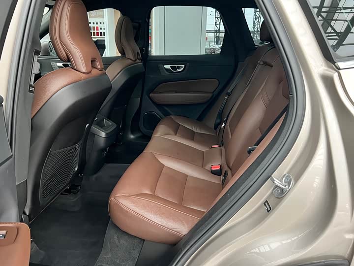 Volvo XC60 2023 B 5 4 WD — фото 28