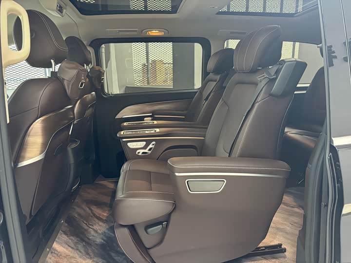 Mercedes-Benz V-Class 2022 V 260 L — фото 7