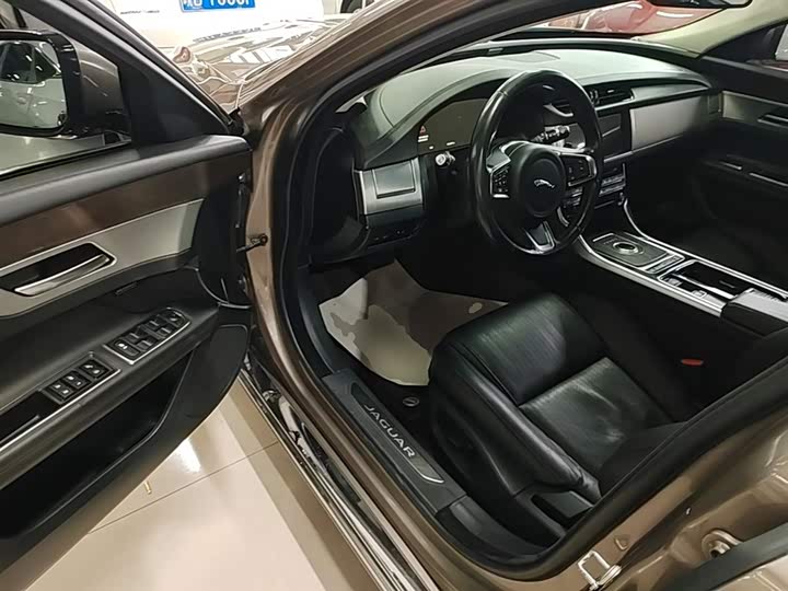 Jaguar XFL 2018 XFL 2.0 T 250 PS — фото 16