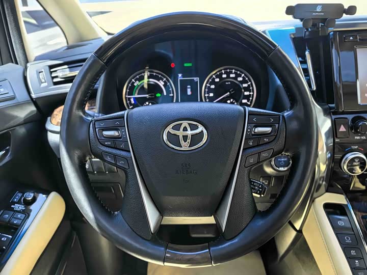 Toyota Alphard — фото 20