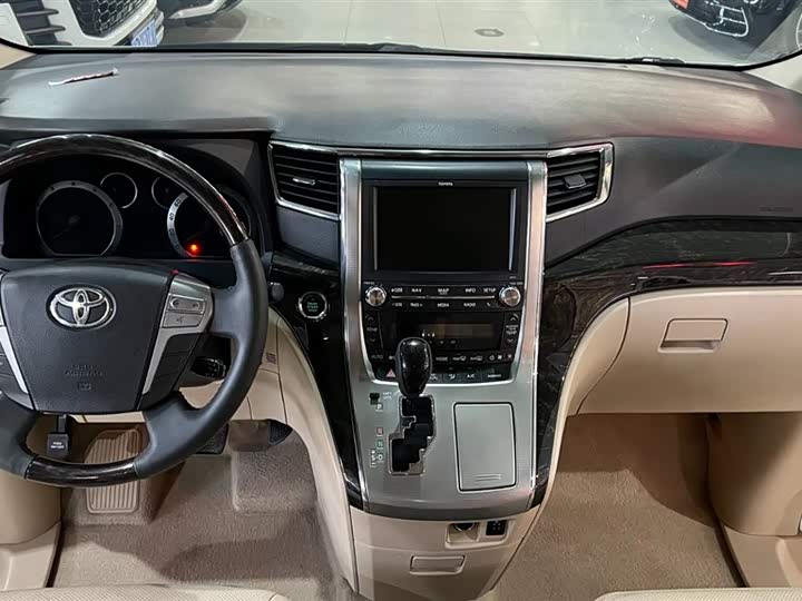 Toyota Alphard — фото 8