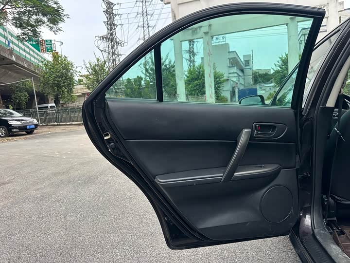 Mazda 6 2015 2.0 L AT Luxury — фото 11