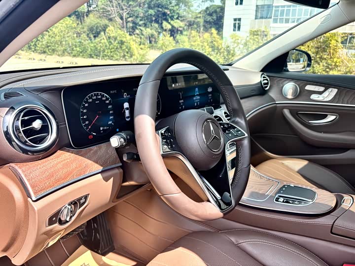 Mercedes-Benz E-Class 2023 E 300 L Luxury — фото 11