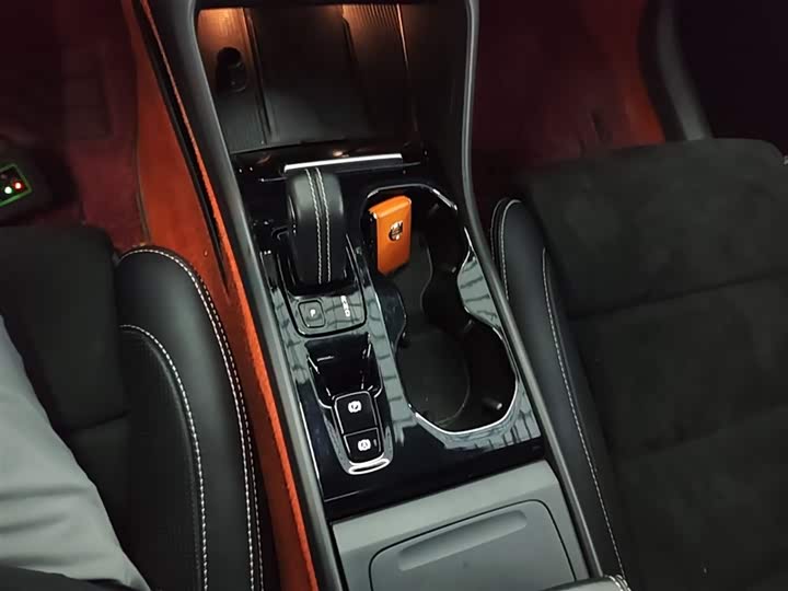 Volvo XC40 2021 T 4 WD — фото 14