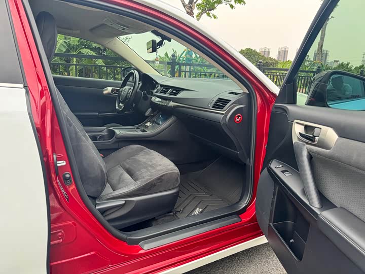 Lexus CT 2020 CT 200h — фото 11