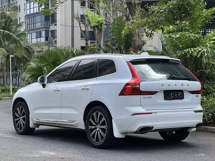 Volvo XC60 2018 T 5 4 WD — фото 7
