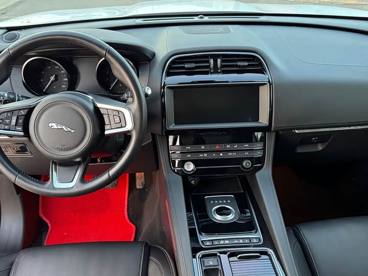Jaguar F-PACE 2020 2.0 T — фото 15