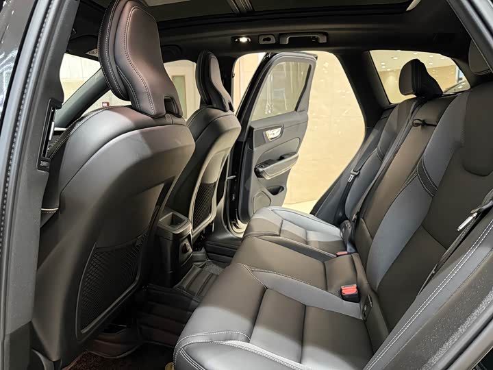 Volvo XC60 Hybrid 2025 Hybrid 4 WD — фото 14
