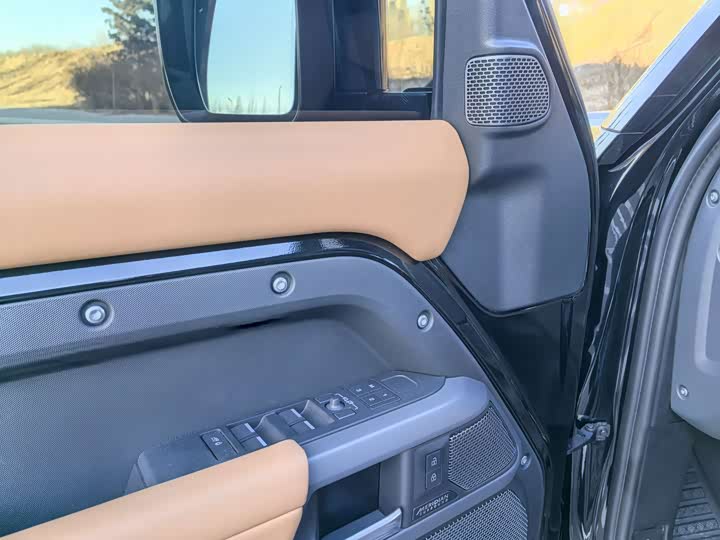 Land Rover Defender — фото 11
