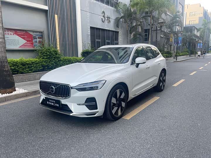 Volvo XC60 Hybrid 2025 Hybrid 4 WD — фото 1