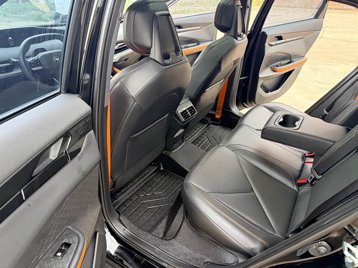 Changan UNI-V 2023 1.5 T Premium — фото 17