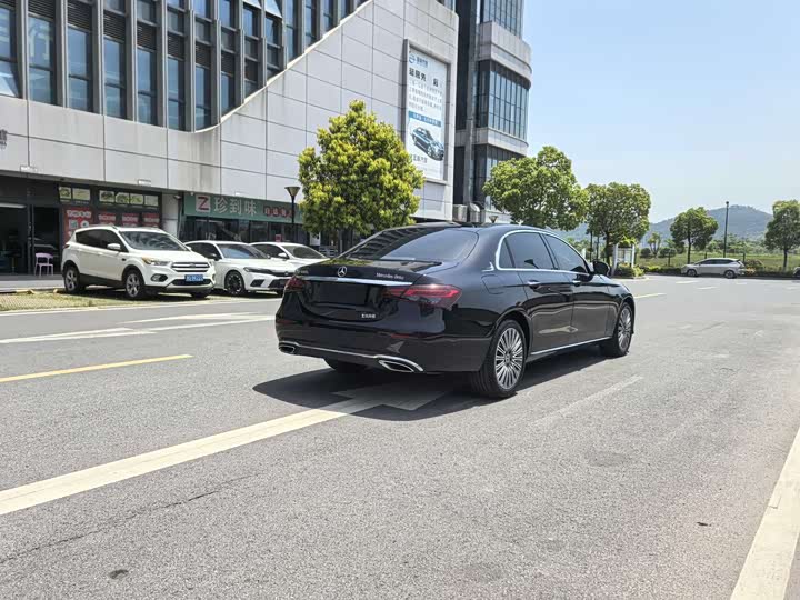 Mercedes-Benz E-Class 2023 E 300 L Luxury — фото 5