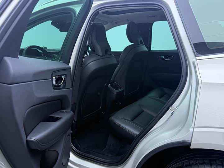 Volvo XC60 2018 T 5 4 WD — фото 11