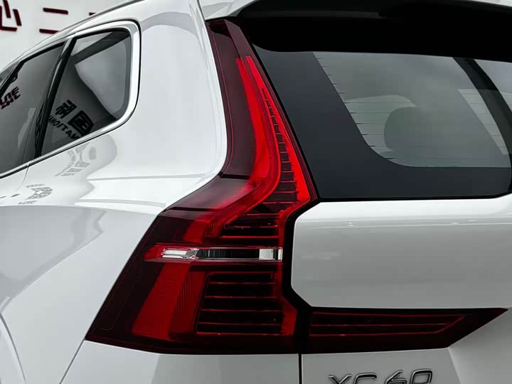 Volvo XC60 2022 B 5 4 WD — фото 19