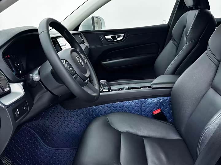 Volvo XC60 2022 B 5 4 WD — фото 8