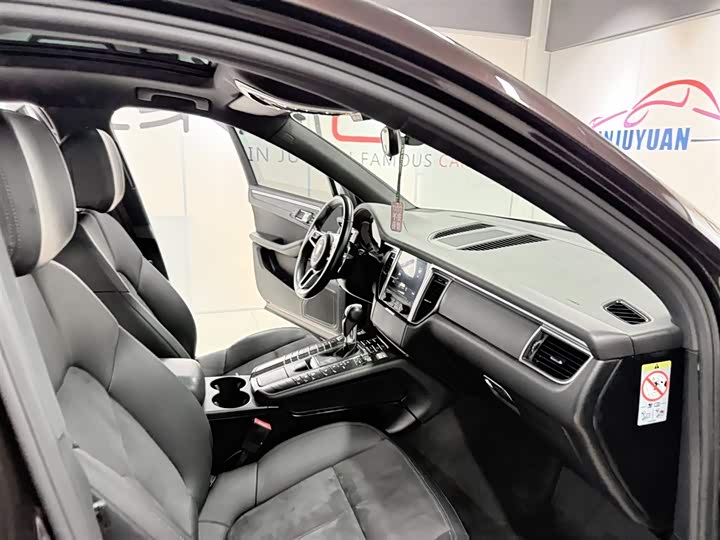 Porsche Macan 2017 Macan 2.0 T — фото 17